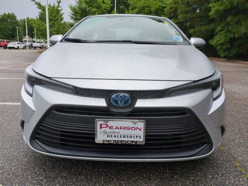 Used 2025 Toyota Corolla LE w/ LE Premium Package FWD image 9