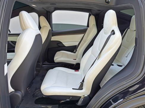 Used 2023 Tesla Model X image 45