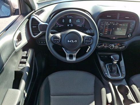 Used 2025 Kia Soul LX w/ LX Technology Package image 11