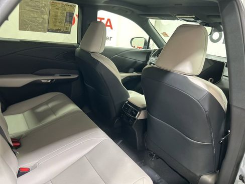 Used 2024 Lexus RX 350h w/ Convenience Package image 17