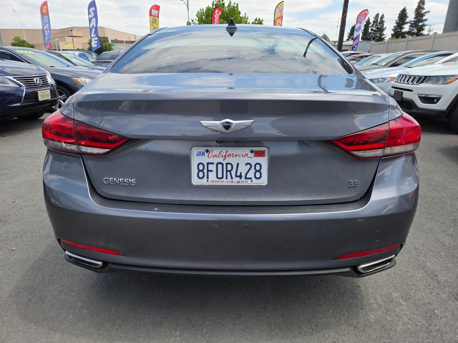 Used 2015 Hyundai Genesis 3.8 RWD image 3