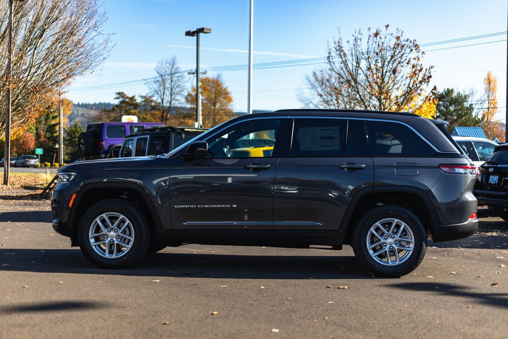 New 2025 Jeep Grand Cherokee Laredo X w/ Trailer Tow Package AWD/4WD image 11