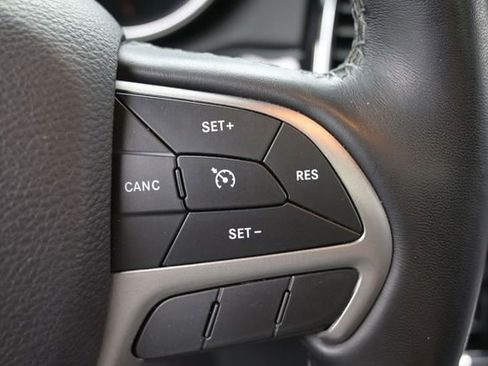 Used 2020 Jeep Grand Cherokee Overland AWD/4WD image 31