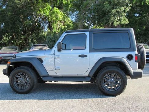 Used 2020 Jeep Wrangler Sport AWD/4WD image 4