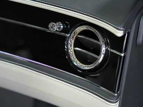 Used 2024 Bentley Flying Spur V8 AWD/4WD image 45