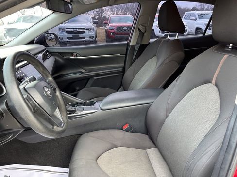 Used 2019 Toyota Camry LE image 13