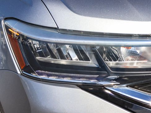 Used 2022 Volkswagen Taos S image 4