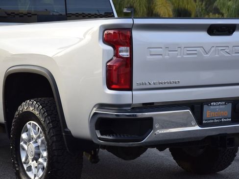 Used 2020 Chevrolet Silverado 2500 LTZ w/ LTZ Convenience Package image 12