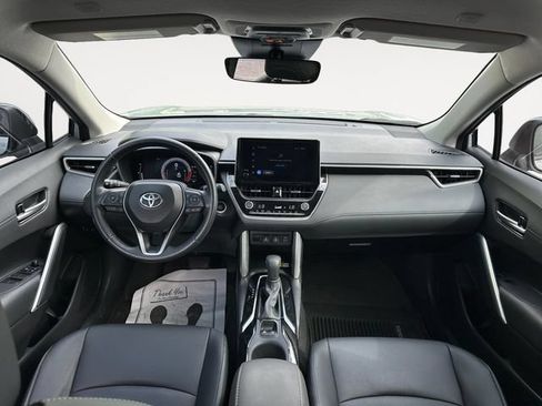 Used 2023 Toyota Corolla Cross XLE FWD image 10