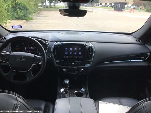 Used 2022 Chevrolet Traverse RS FWD image 13