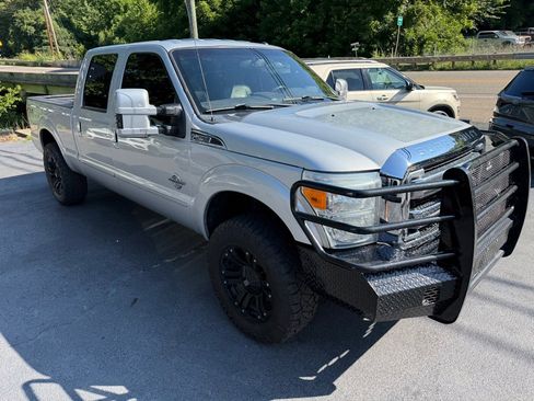 Used 2014 Ford F250 Lariat w/ Lariat Interior Package image 45