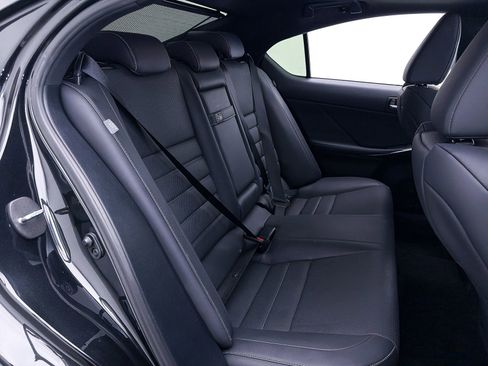 Used 2023 Lexus IS 500 RWD image 39