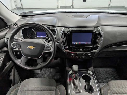 Used 2021 Chevrolet Traverse LT image 16
