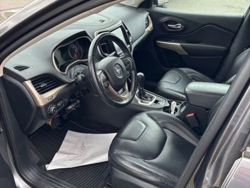 Used 2018 Jeep Cherokee Limited w/ High Altitude Package AWD/4WD image 8