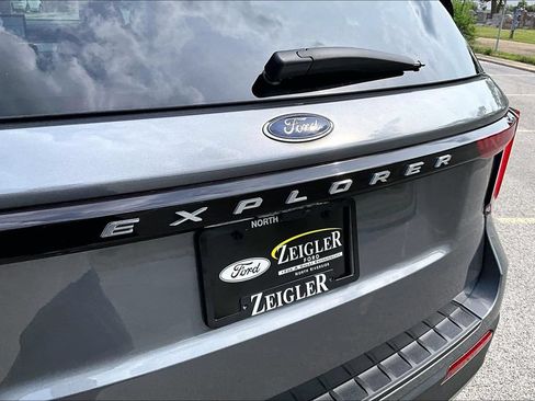 Used 2025 Ford Explorer Active w/ Active Comfort Package RWD image 8