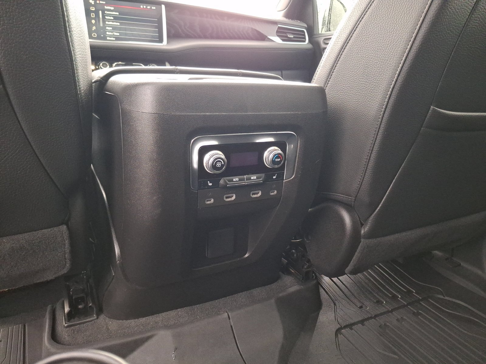Used 2023 GMC Yukon XL Denali w/ Advanced Technology Package AWD/4WD image 23