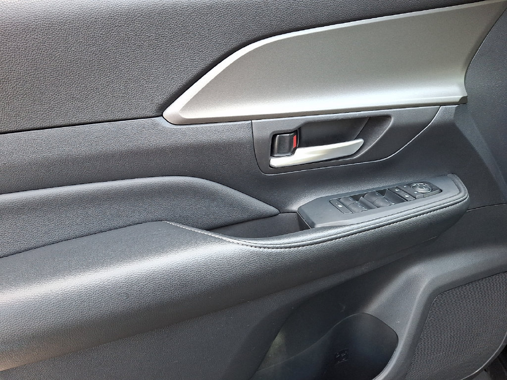 Certified 2025 Toyota Grand Highlander FWD image 13