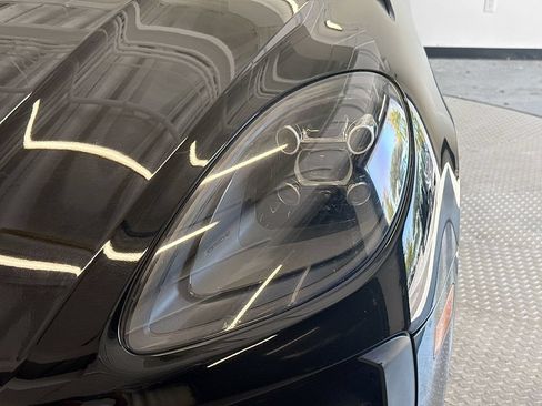 Certified 2020 Porsche Macan AWD/4WD image 32