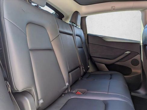 Used 2025 Tesla Model Y Long Range image 19