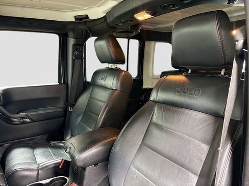 Used 2012 Jeep Wrangler Unlimited Sahara AWD/4WD image 17