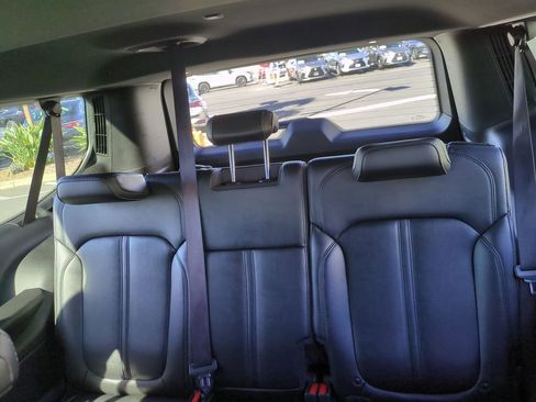 Used 2024 Jeep Wagoneer L Series III w/ Flexible Seating Group image 32