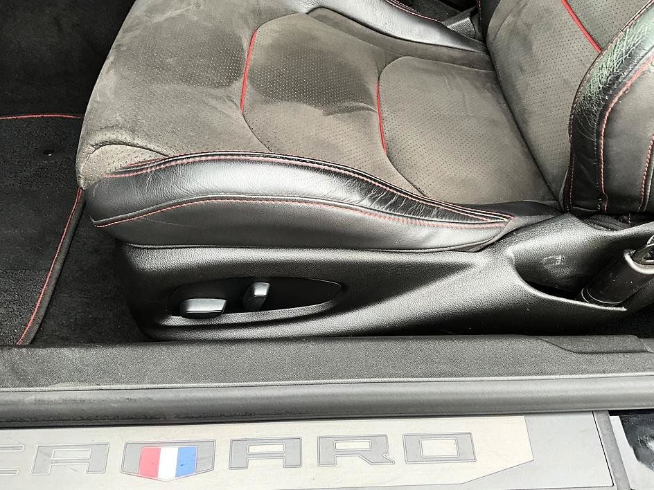 Used 2021 Chevrolet Camaro ZL1 RWD image 15