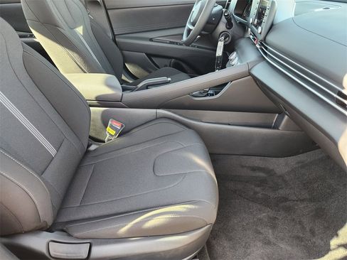 New 2025 Hyundai Elantra SE image 14