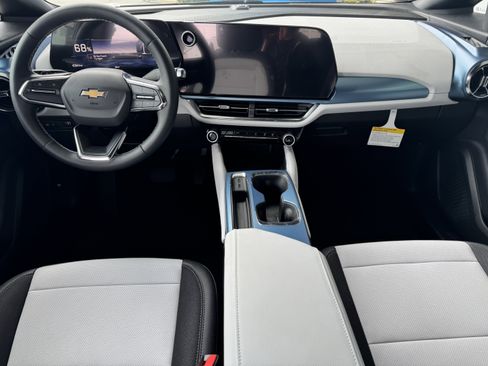 New 2026 Chevrolet Equinox EV LT image 15