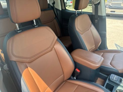 Used 2024 Ford Maverick Lariat AWD/4WD image 36