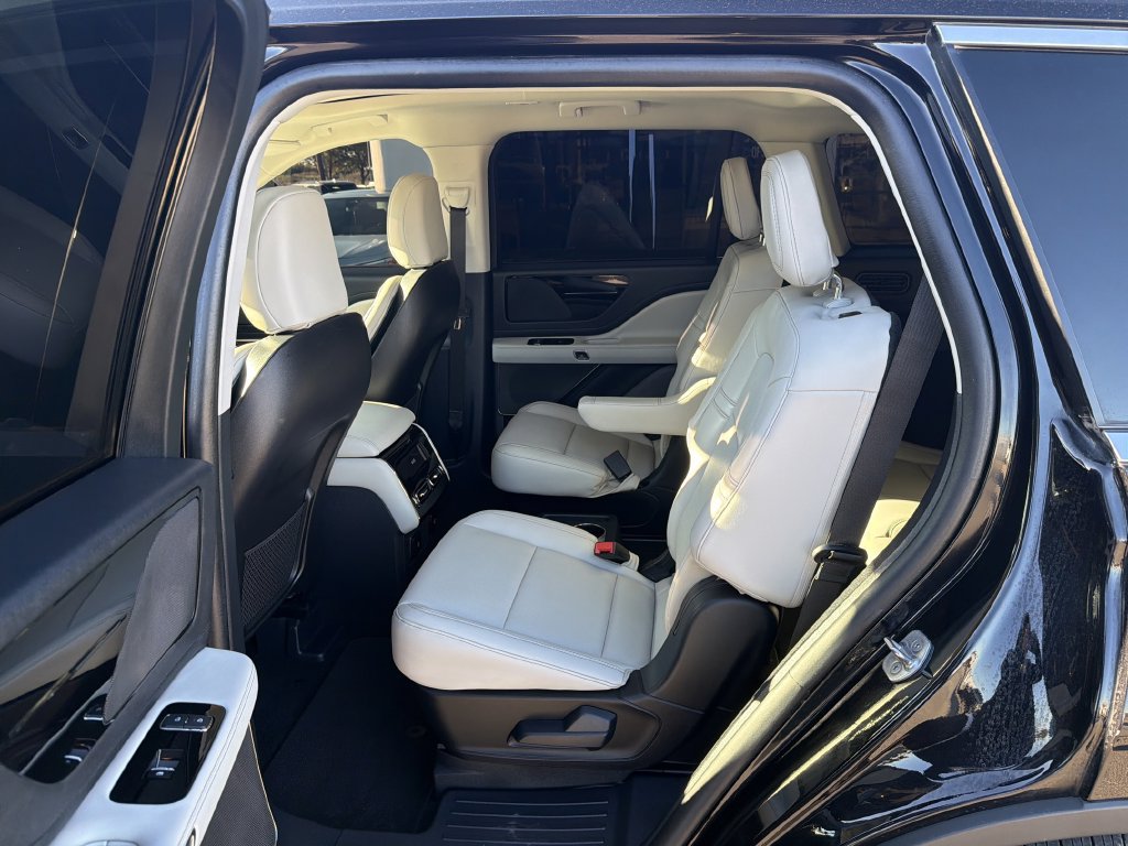 Used 2025 Lincoln Aviator 2WD image 18