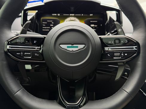 Used 2025 Aston Martin V8 Vantage Coupe image 11