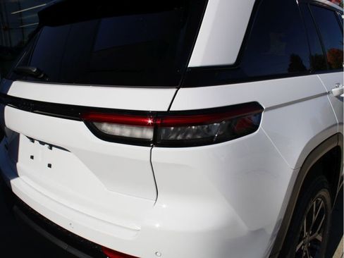 New 2025 Jeep Grand Cherokee Altitude image 40