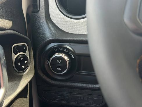 Used 2024 Jeep Gladiator Sport AWD/4WD image 17