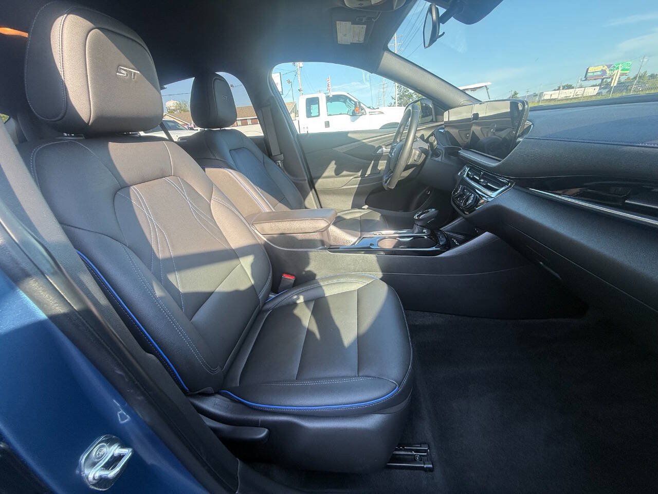 Used 2024 Buick Envista Sport Touring w/ Convenience I Package FWD image 10