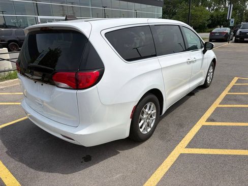 Used 2023 Chrysler Voyager LX FWD image 6