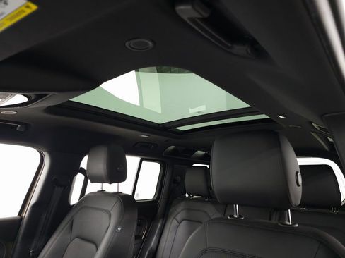 Used 2025 Land Rover Defender 110 S image 17