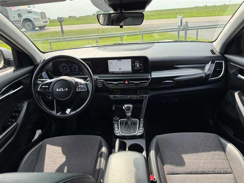 Used 2024 Kia Seltos S AWD/4WD image 14
