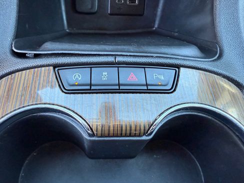 Used 2022 GMC Acadia SLE w/ Elevation Edition image 29