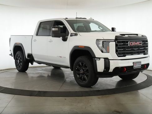 Used 2025 GMC Sierra 2500 AT4 w/ AT4 Premium Plus Package image 2