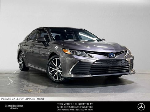 Used 2023 Toyota Camry XLE w/ Navigation Package FWD image 1