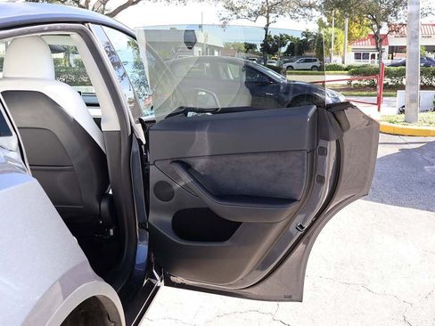 Used 2023 Tesla Model Y Long Range image 28