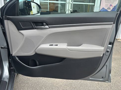 Used 2018 Hyundai Elantra SE FWD image 16