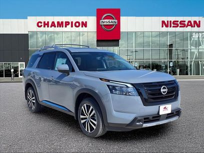 New 2025 Nissan Pathfinder Platinum w/ Black Appearance Package