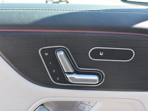 Used 2022 Mercedes-Benz GLB 250 4MATIC image 13