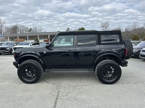 Used 2023 Ford Bronco Outer Banks image 2