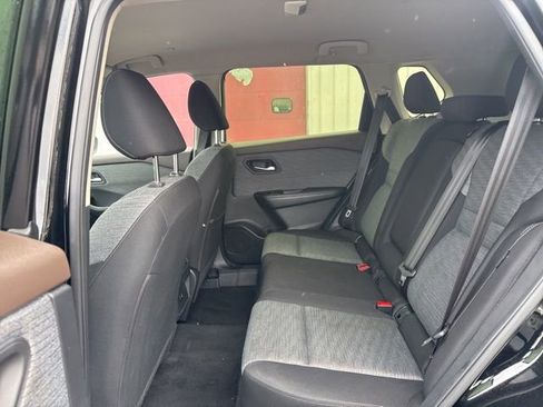 Used 2023 Nissan Rogue SV image 7