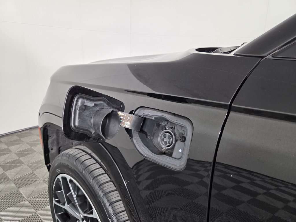 Used 2023 Jeep Grand Cherokee Summit AWD/4WD image 8