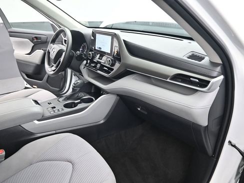 Used 2023 Toyota Highlander L image 26