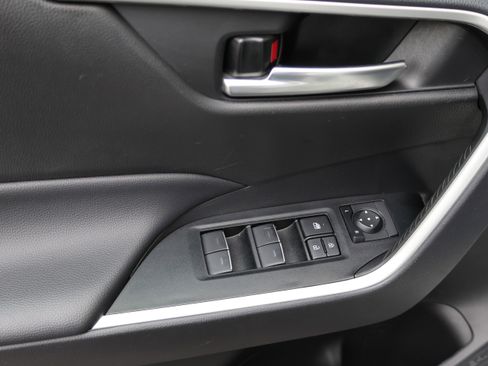 Used 2025 Toyota RAV4 XLE w/ Weather Package AWD/4WD image 18