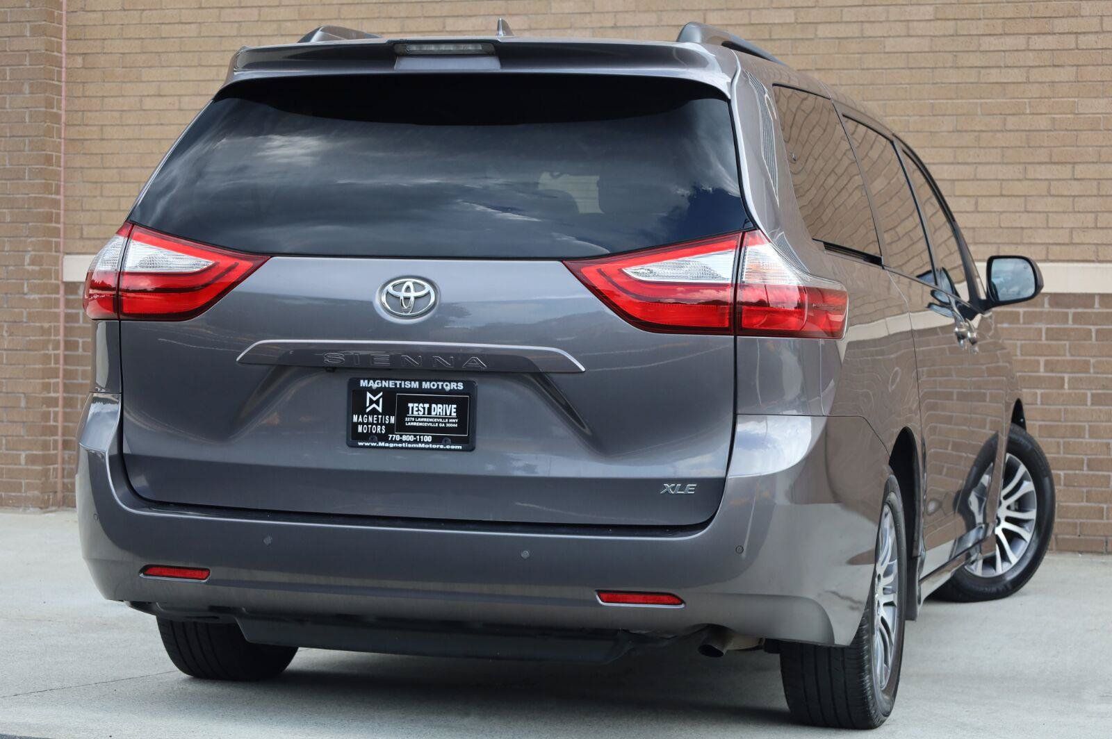 Used 2019 Toyota Sienna XLE Premium FWD image 7